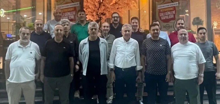 İŞ DÜNYASI ET RESTORAN’DA BULUŞTU